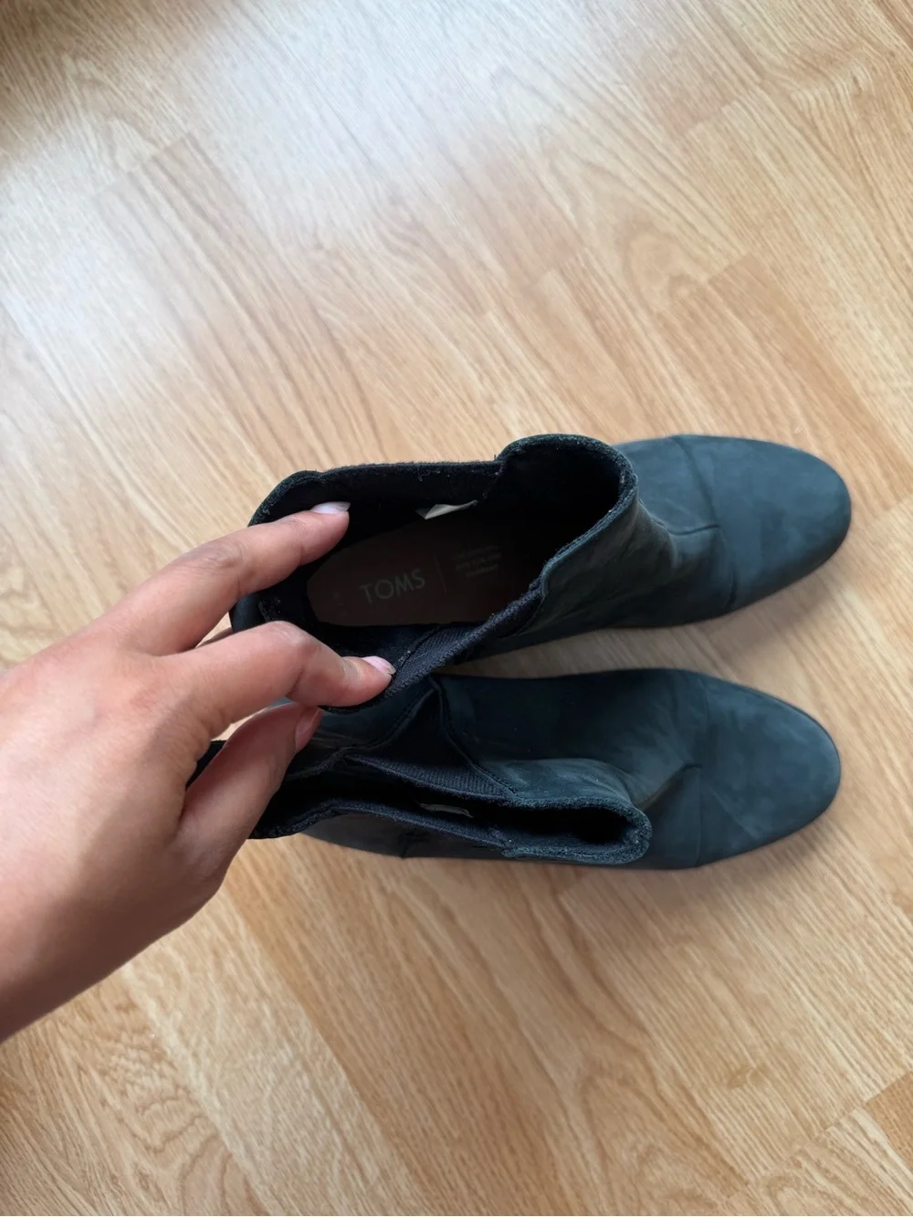 Toms classic black